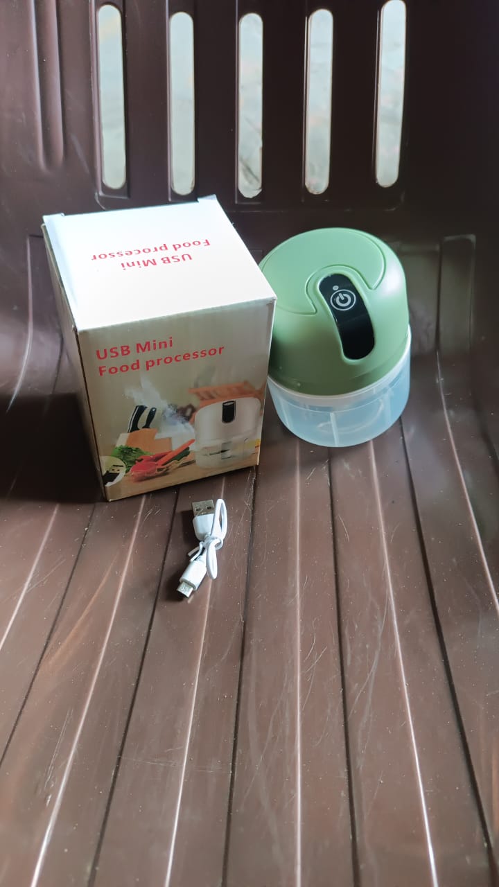 Wireless USB Rechargeable Mini Electric Garlic Machine / Chopper 3 Blades (250Ml) Wireless USB Rechargeable Mini Electric Garlic Machine / Chopper 3 Blades (250Ml)